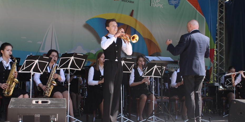 2018-05-26 «В городском саду играет духовой оркестр».
